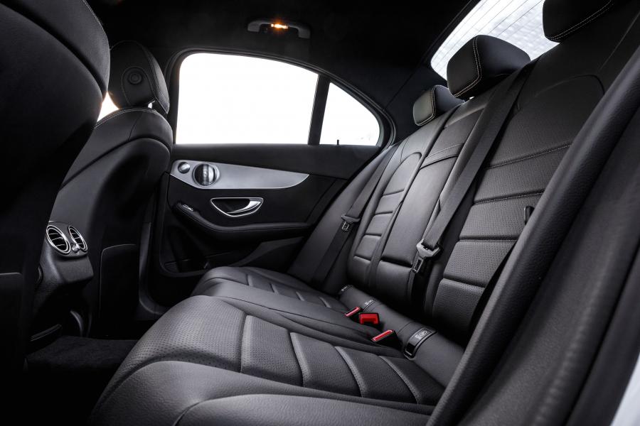 Интерьер Mercedes-Benz C200 AMG Line (W205) 2018 года  (AU) (фото 27 из 40)
